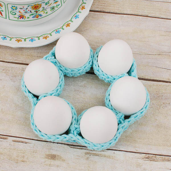 Crochet Egg Cozy Pattern ... Awesome Easter Table Decor! | www.petalstopicots.com | #crochet #Easter #egg #cozy #holiday