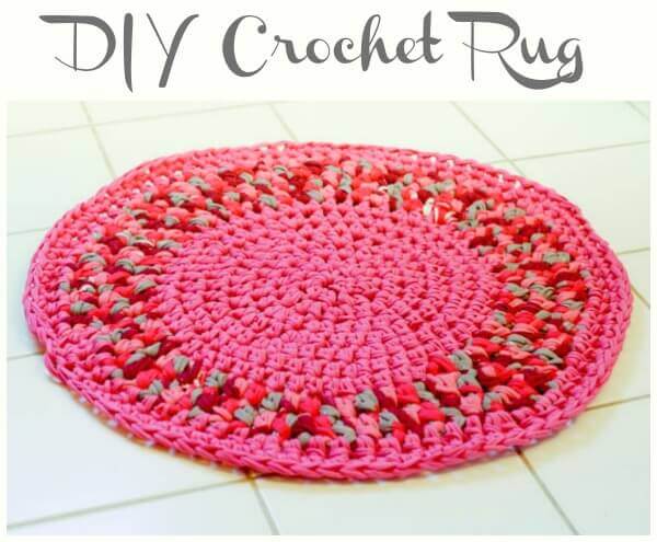 DIY Crochet Rug | www.petalstopicots.com | #crochet #home #decor #rug