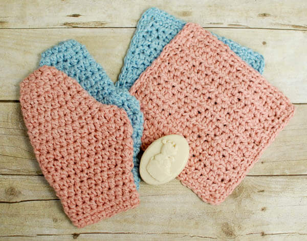 Baby Crochet Bath Set Patterns | www.petalstopicots.com |#crochet #patterns #baby #bath #washcloth