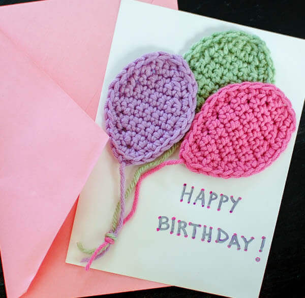 Crochet Balloons Applique Pattern | www.petalstopicots.com |#crochet #balloons #applique