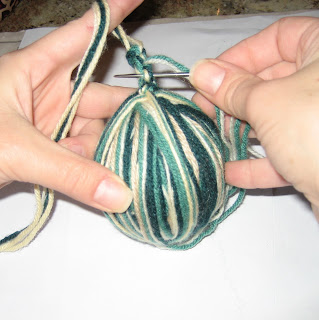 Knotted yarn hanger at the top of a yarn ball ornament