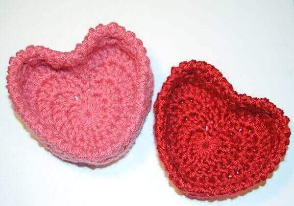 Heart Basket Crochet Pattern | www.petalstopicots.com | #heart #crochet