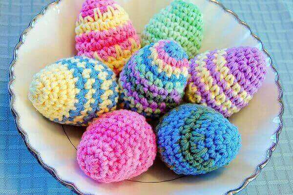 Crocheted Easter Eggs Pattern | www.petalstopicots.com