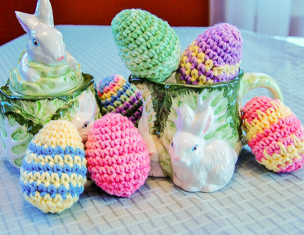 Easter Eggs Crochet Pattern | www.petalstopicots.com