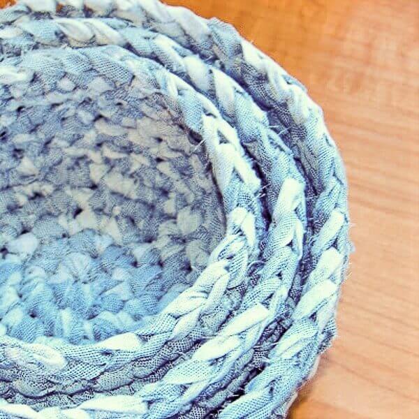 Crochet Fabric Nesting Baskets Pattern | www.petalstopicots.com
