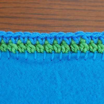 Two-Round Design Crochet Border Pattern | www.petalstopicots.com