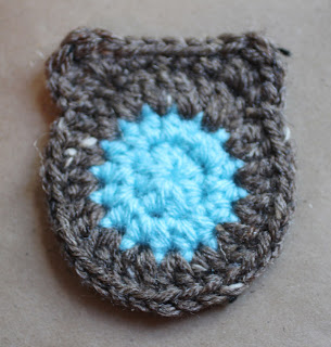 Round crochet owl appliqu&eacute; before adding the granny square border
