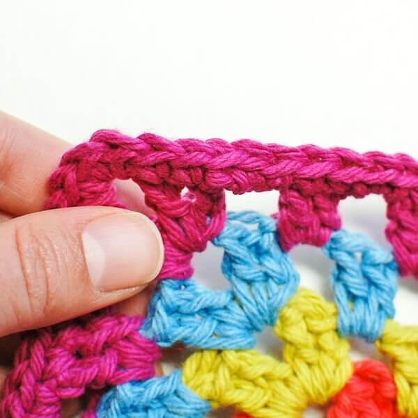 How to Crochet the Invisible Join | www.petalstopicots.com