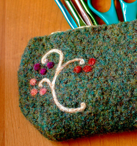 Crochet Case Pattern | www.petalstopicots.com | #crochet #felt #felting