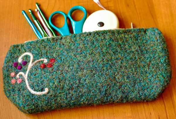 Felted Crochet Case Pattern | www.petalstopicots.com