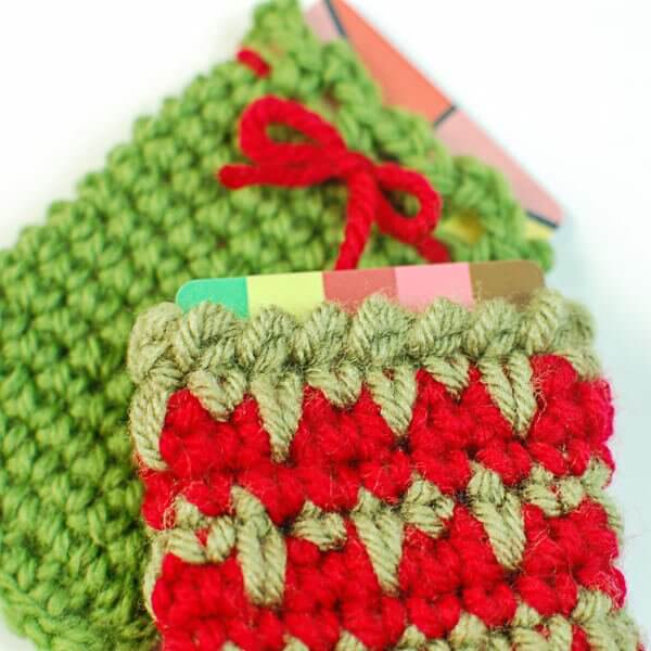 Crochet gift card holders with scalloped and crab stitch borders