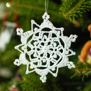 Pretty Picot Snowflake Pattern | www.petalstopicots.com