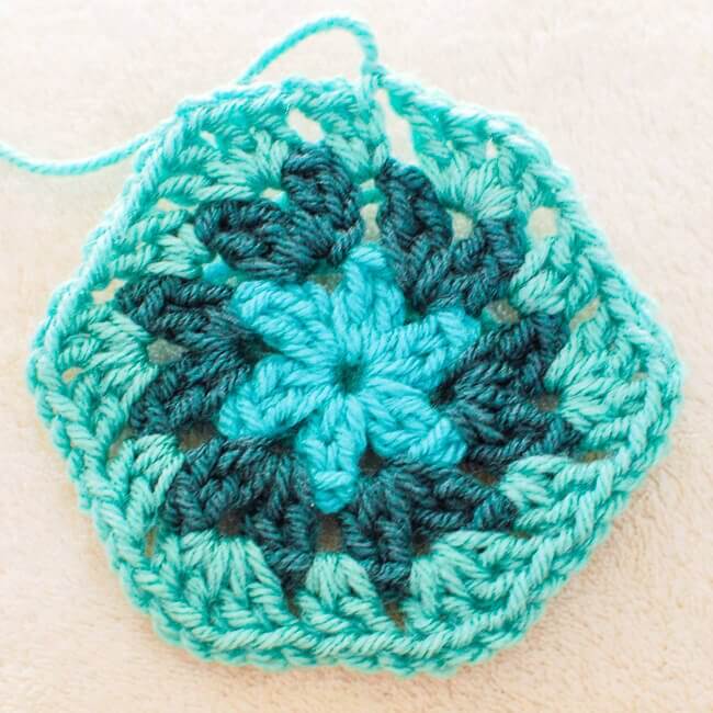 How to crochet a granny hexagon