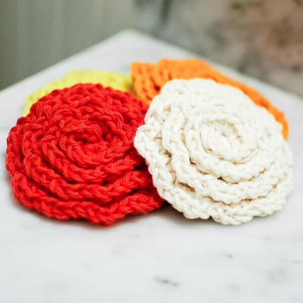 Crochet Flower Face Cleansing Pads Pattern |  www.petalstopicots.com