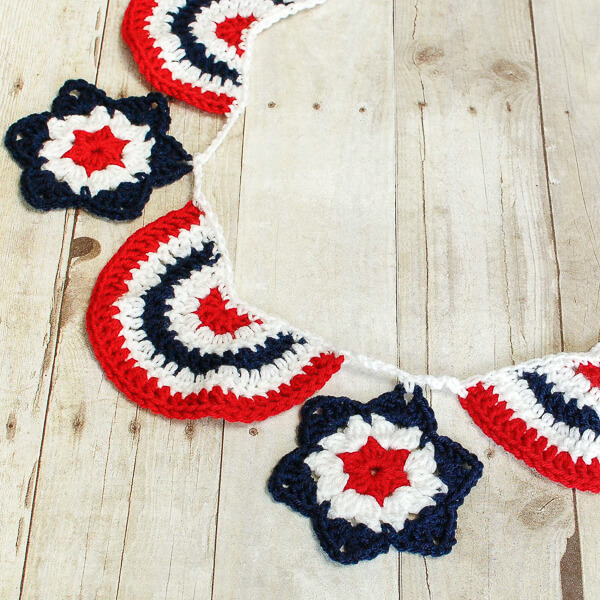 Star Spangled Banner Crochet Bunting | www.petalstopicots.com