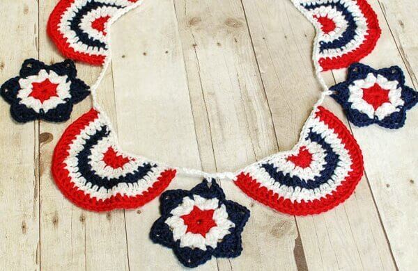 Star Spangled Banner Crochet Bunting | www.petalstopicots.com