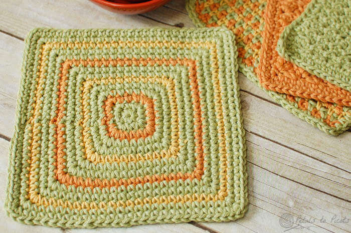 Seeing Squares Crochet Dishcloth Pattern | www.petalstopicots.com | #crochet #fiber