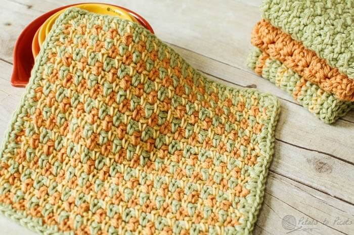 Three Color Simple Stitch Crochet Dishcloth Pattern | www.petalstopicots.com | #crochet #fiber