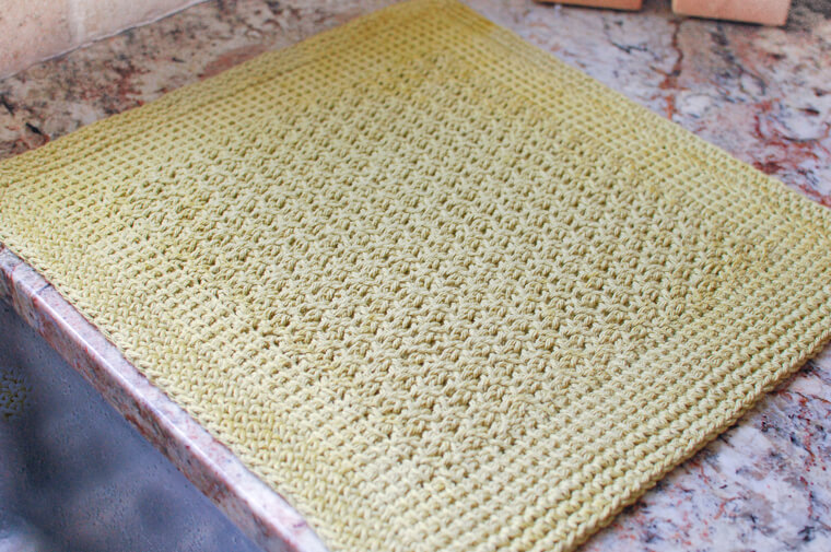 Tunisian Crochet Dish Drying Mat Pattern | www.petalstopicots.com