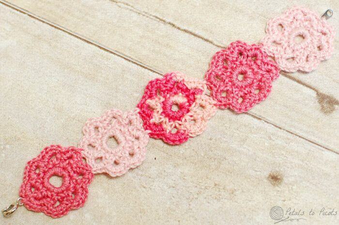 Crochet Flower Bracelet | www.petalstopicots.com | #crochet #flower #bracelet #jewelry #pattern