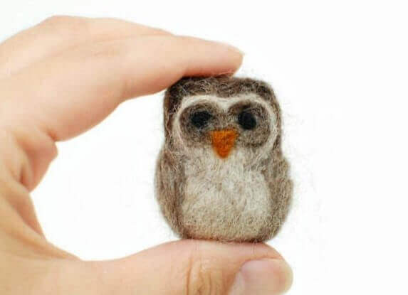 How to Make a Needle Felted Owl {Photo Tutorial} | www.petalstopicots.com
