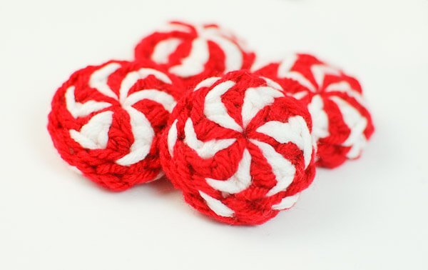 Peppermint Candy Christmas Crochet Pattern | www.petalstopicots.com 