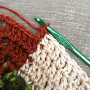 How to Change Colors in Crochet | www.petalstopicots.com