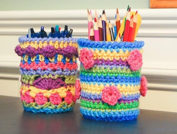 Crochet Mason Jar Cozy Pattern | www.petalstopicots.com | #crochet #masonjar #crafts #cozy #pattern