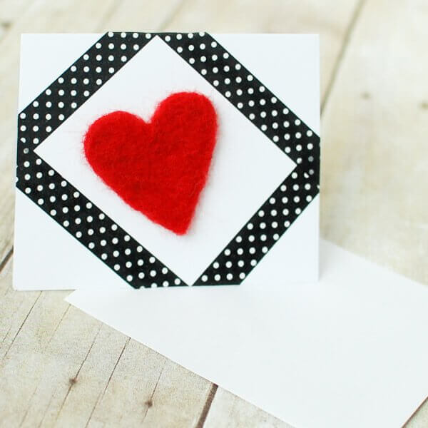 Needle Felted Heart Valentine's Day Card | www.petalstopicots.com | #felting #needlefelt #needlefelting #valentinesday #valentine  