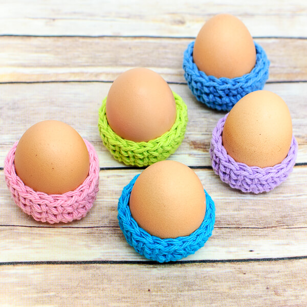 Easter Egg Cozy Crochet Pattern | www.petalstopicots.com | #crochet #Easter #cozy #egg #decor