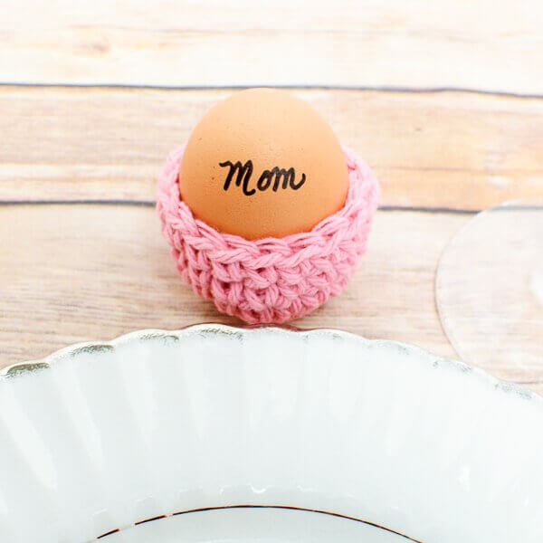 Easter Egg Cozy Crochet Pattern | www.petalstopicots.com | #crochet #Easter #cozy #egg #decor