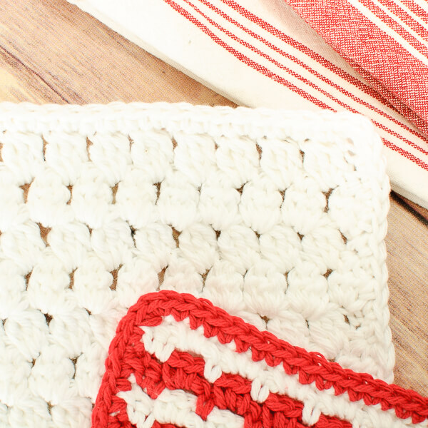 This cluster stitch crochet dishcloth pattern is a great way to learn a new stitch while making something pretty and functional!