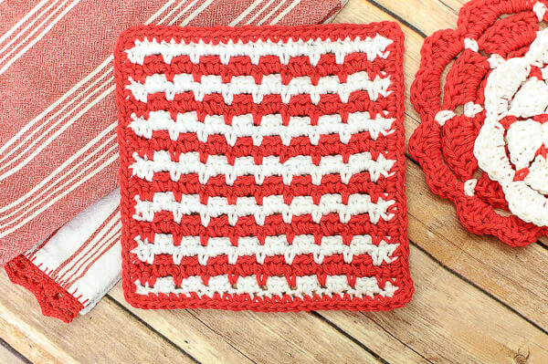 Free Crochet Dishcloth Pattern | www.petalstopicots.com | #crochet #pattern #dishcloth #washcloth