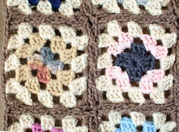 Joining Granny Squares With the Join As You Go (JAYGO) Method