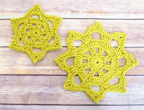 Chunky Crochet Doily Pattern in Two Sizes | www.petalstopicots.com | #crochet #pattern #doily