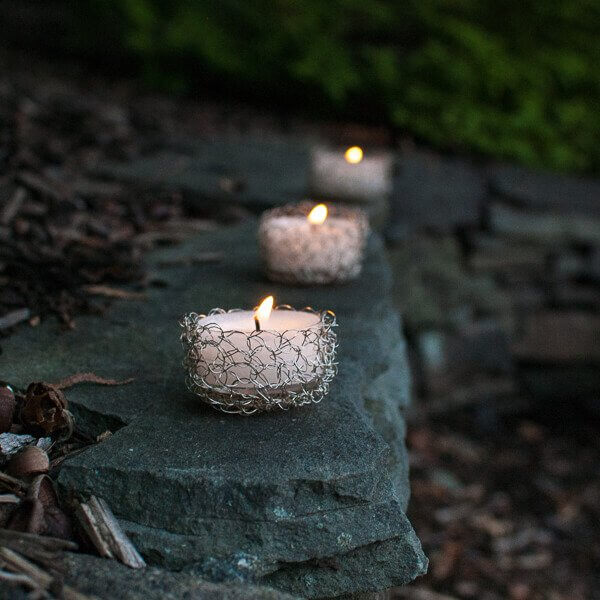 Wire Crochet Tealight Holder Pattern | www.petalstopicots.com