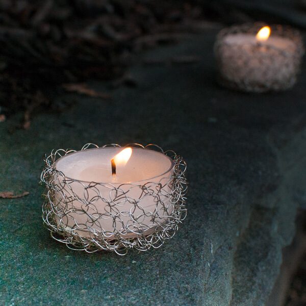 Wire Crochet Tealight Holder Pattern | www.petalstopicots.com