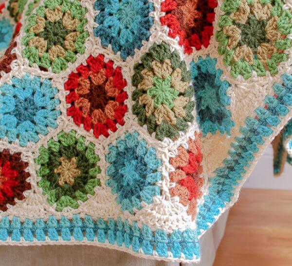 Granny Hexagon Crochet Edging Pattern | www.petalstopicots.com