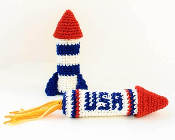 Rocket Ship Crochet Patterns | www.petalstopicots.com | #crochet #amigurumi #rocket #kids