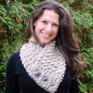 Quick and Comfy Crochet Scarf Pattern | www.petalstopicots.com | #crochet #pattern #cowl #wrap