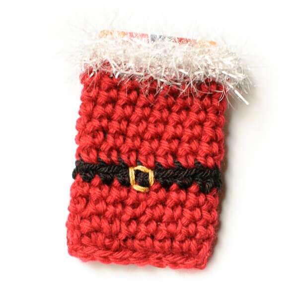 Who says gift cards can't be fun?! Especially if given in this cute crochet Santa holder! Free pattern too ... www.petalstopicots.com #crochet #Christmas #Santa #giftcardholder