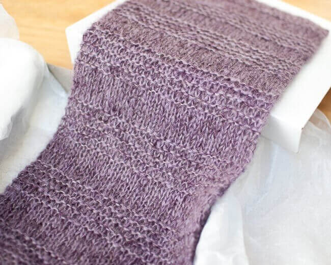 Free Knit Scarf Pattern | www.petalstopicots.com | #knit #scarf #pattern