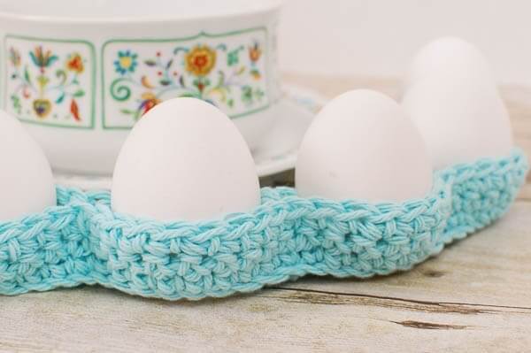 Tığ Yumurta Rahat Desen ... Başar Paskalya Tablo Dekor!  | Www.petalstopicots.com | #crochet #Easter #egg #cozy #holiday