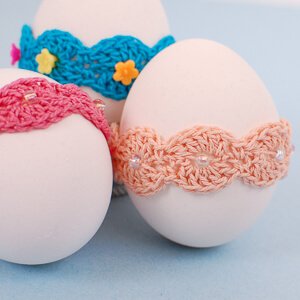 Crochet Easter Pattern ... Lace Wrap Egg Decor | www.petalstopicots.com | #crochet #Easter #egg #pattern