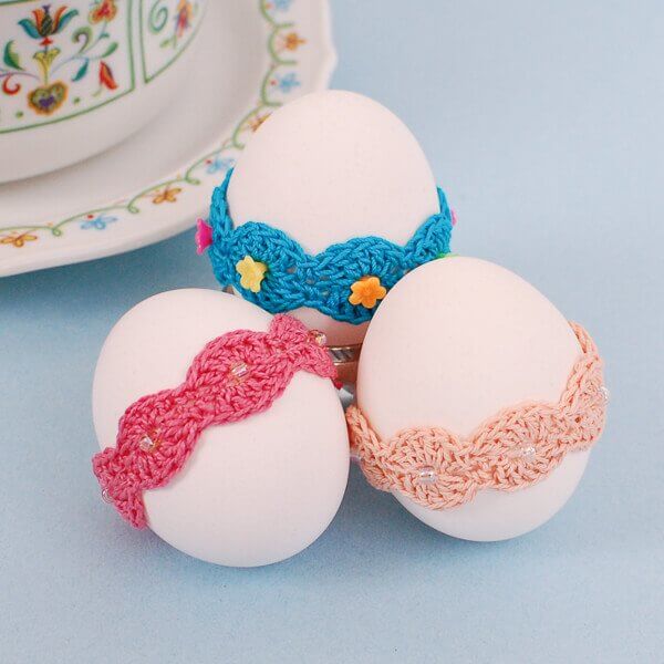 Crochet Easter Pattern ... Lace Wrap Egg Decor | www.petalstopicots.com | #crochet #Easter #egg #pattern