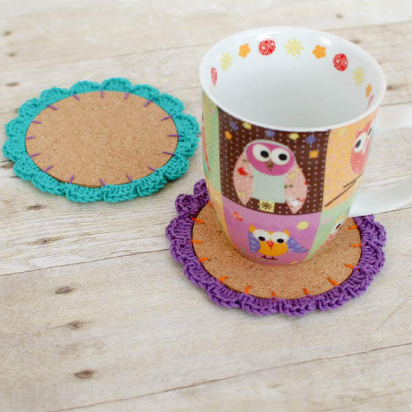 Flower Crochet Coasters Pattern | www.petalstopicots.com | #crochet #coasters #Spring #pattern