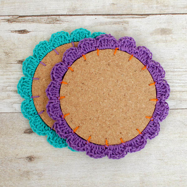 Flower Crochet Coasters Pattern | www.petalstopicots.com | #crochet #coasters #Spring #pattern