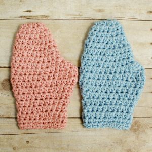 Crochet Bath Mitt Pattern | www.petalstopicots.com |#crochet #patterns #baby #bath #washcloth #mitt