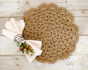 Jute Crochet Placemats ... Free Pattern | www.petalstopicots.com