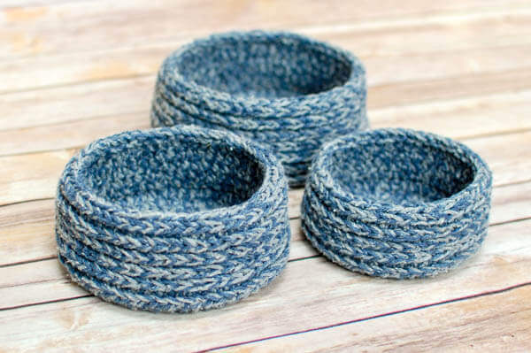 Chunky Nesting Baskets Crochet Pattern, www.petalstopicots.com